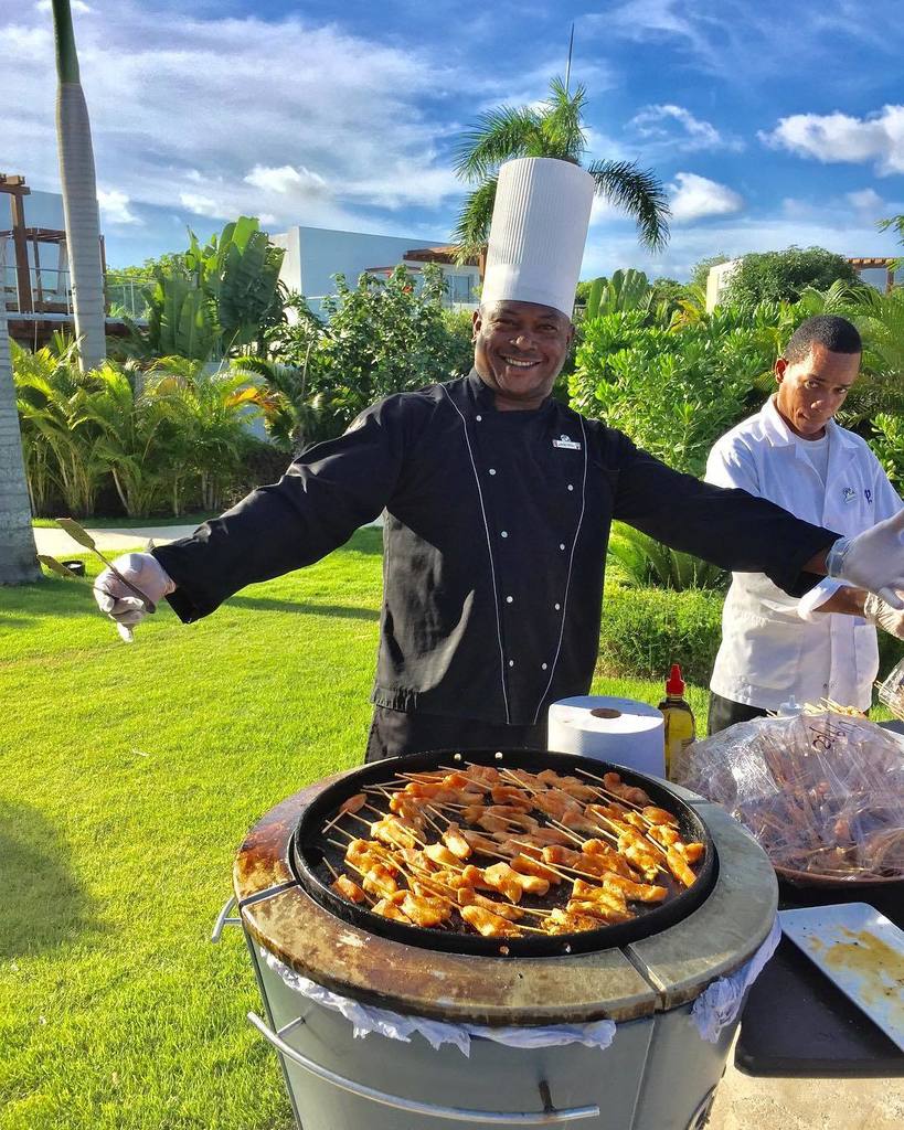 JordanNicholls's tweet photo. All pools need to come with a chef and a BBQ #clubmedpuntacana #idontwanttoleave #zenpool https://t.co/2rH3eF0C6f https://t.co/JmNJFLVqvI