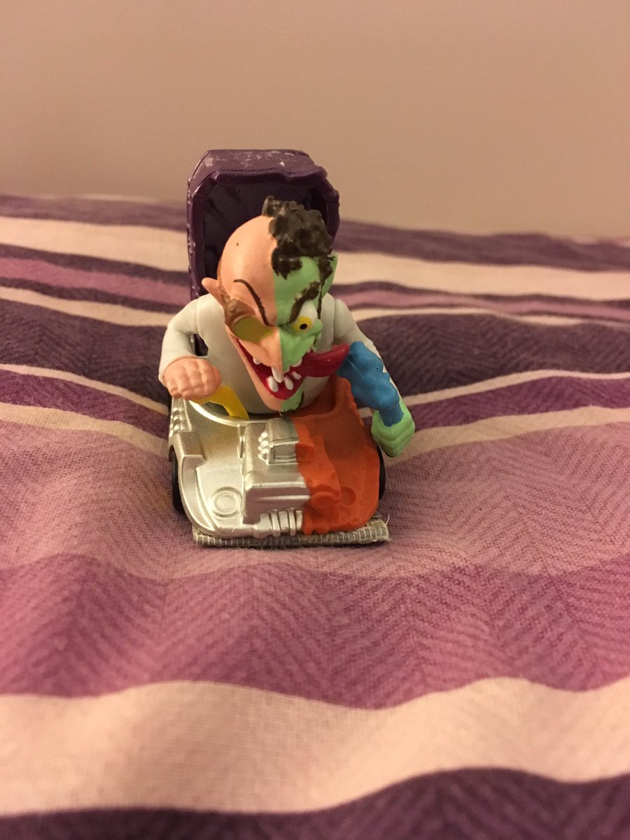 SpeckinUK's tweet image. The Schmetterlings won tonight&apos;s #labquiz!  Unfortunately, the brilliant trophy has gone missing! #lastlabquiz #heartbroken #wefoundpartofit