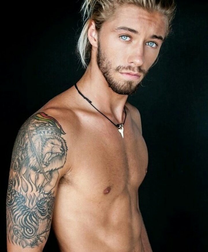 Wikibarbas_'s tweet image. O j a z o s.