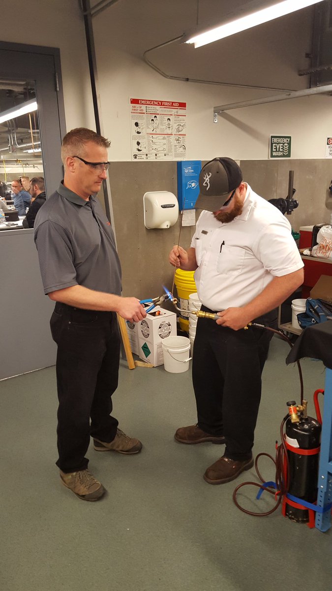 Danfoss_David's tweet image. Jamie helping out students at Local 399 training event in Chicago.