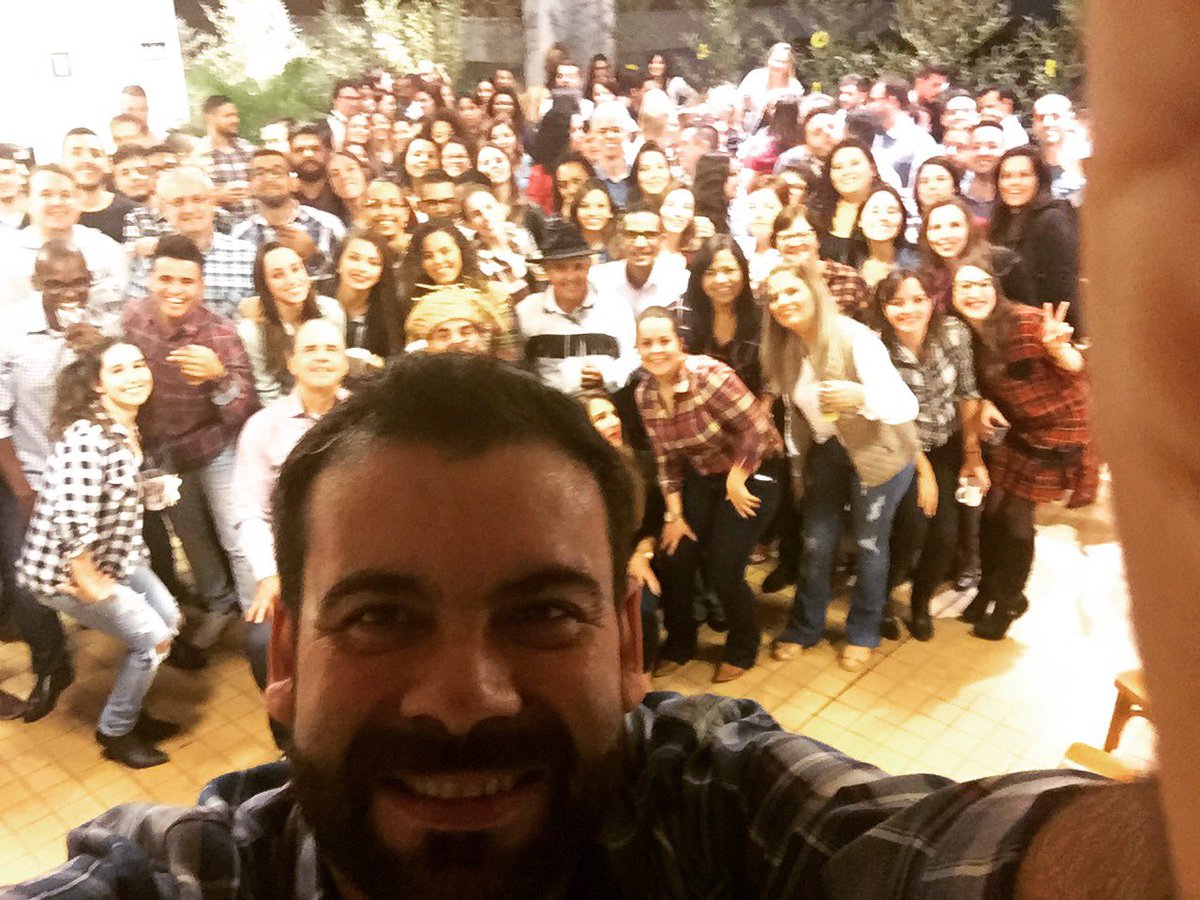 FriasNeto's tweet photo. Super selfie no arraiá da Frias Neto! #FriasNeto #Piracicaba #festajunina #olhaachuva https://t.co/ynu75hvfSB