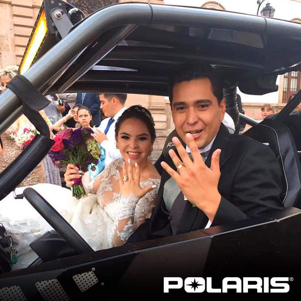 polaris_py's tweet image. Una boda de adrenalina pura, ¿te animarías?👰
#PolarisRZR #AventuraPolaris #AventuraRZR