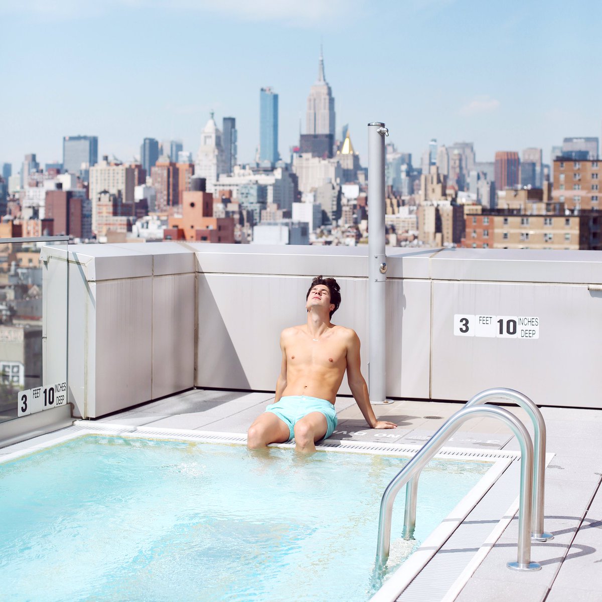 yummertime's tweet image. ☀️😜💦 wishing we were in NYC for Pride! ☹️☹️ // #tbt to snapping this at @hotelindigo for #ColorofPride this month! #ColorofDiscovery