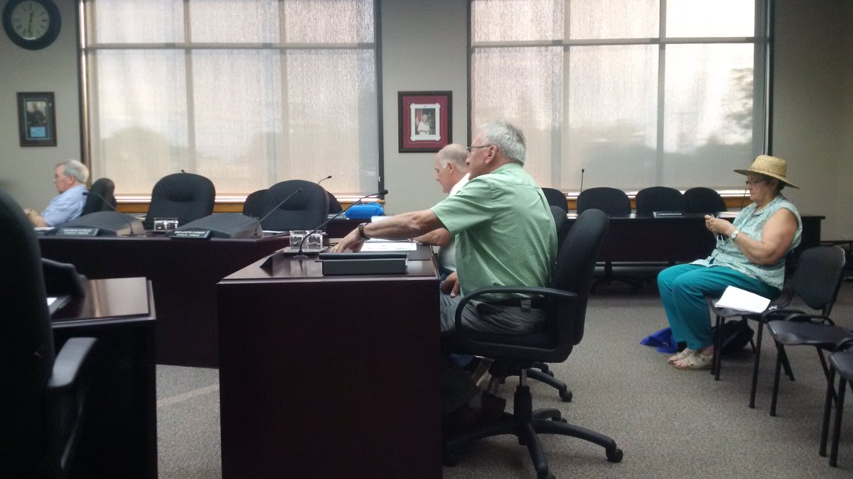 Bill here. We're at Planning and Advisory Cmte tonight to hear proposal for waterfront condos. Meeting starts at 7. https://t.co/ZYL0gCI16i