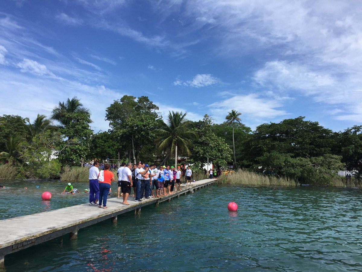 Momentos del 3er. Festival del Agua, Día del Estudiante Normalista en la Normal de Bacalar.