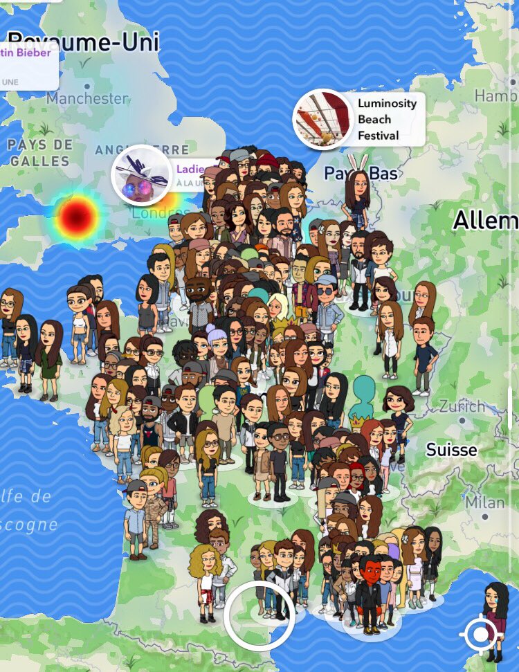 kiffeur's tweet photo. Jsuis mort la meuf elle est solo en Corse mon Bitmoji il l'a tema en mode elle est recaler d'une giga soirée https://t.co/n7ldVBinYA