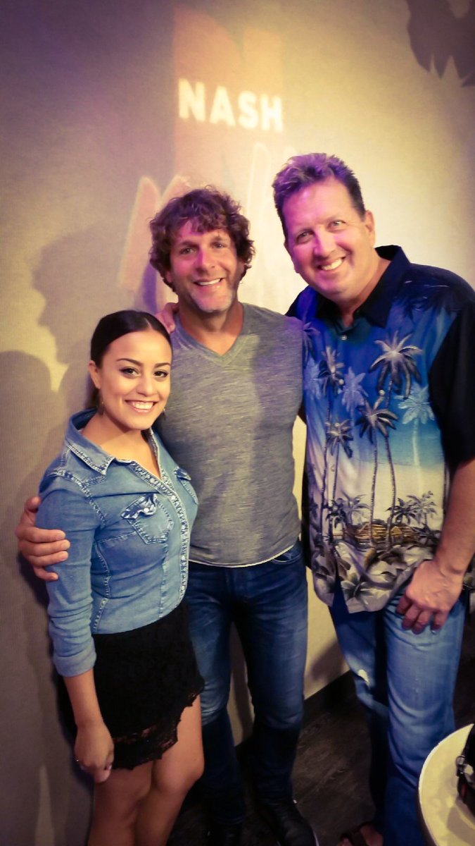 WithElaina's tweet photo. Tonight on #NNL: @dansmyers shares stories behind his #First3Jobs @Walker_McGuire talks summer and @billycurrington with our #NASHInsight https://t.co/OopcllcIps