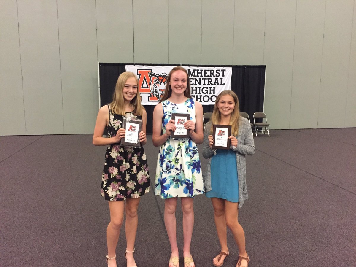 AmherstHSTF's tweet photo. Congrats to the award recipients for Girls Cross Country- Sophia Roy, Morgan Halt, Paige Stelley #running tigers #tigergala @AmherstTigers1 https://t.co/aJoujjR7tn
