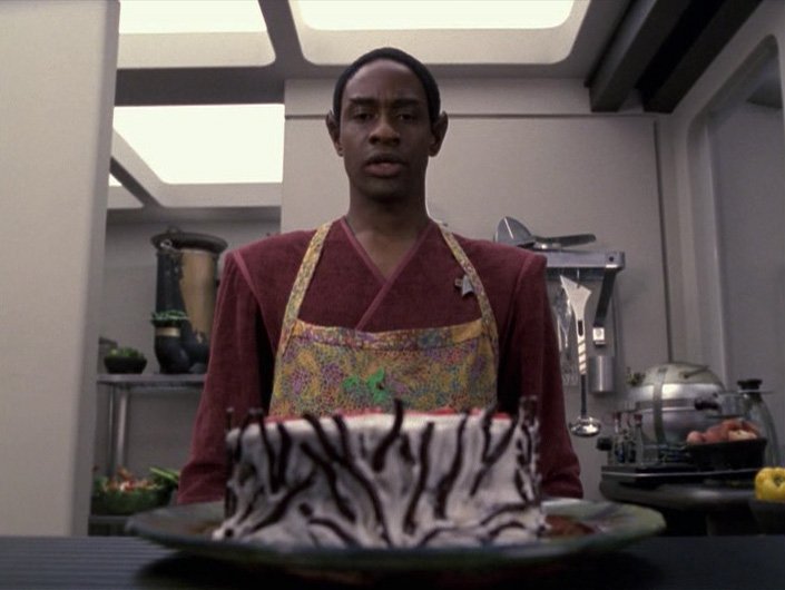 TrekRanks's tweet photo. Underrated Episode Alert! "I like the way it looks now." #Voyager #Riddles #Tuvok #KalToh (Happy Birthday to @timruss2!) https://t.co/484hBzgyYU
