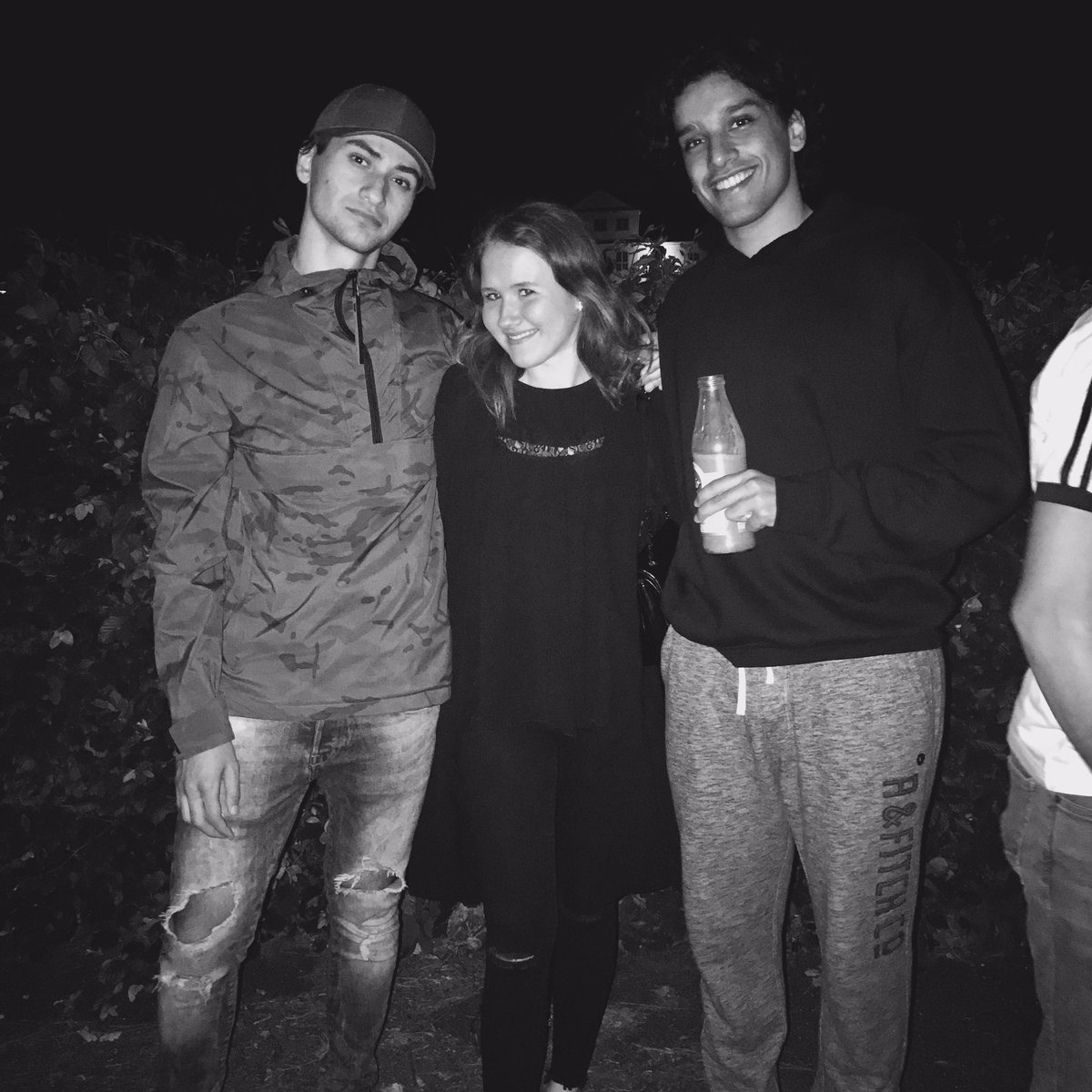 simonekronborg's tweet photo. Chilling with them SKAM boys @cengiz_al #copenhagen 😝🇩🇰 #hapshaps https://t.co/UaJvTPBhGG