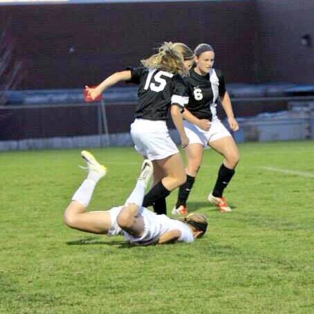 Hannah1010m's tweet photo. the floor is naps, food, and never hearing your coach say "get on the line" https://t.co/8CFurElsyc