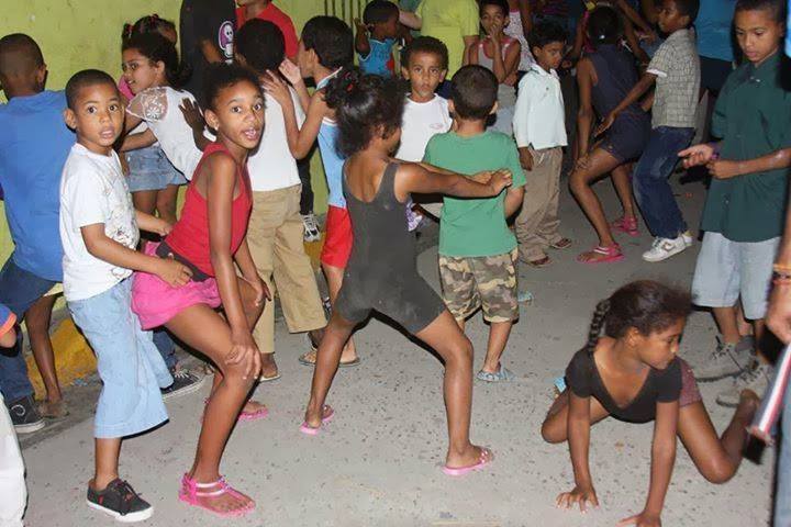 claudiow843's tweet photo. Crianças de antigamente / Crianças de hoje em dia https://t.co/UWeAV8Ql5Q