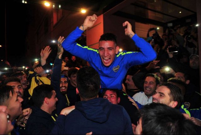 pyyque's tweet image. -Amor, ya me bajo 🙈
-...