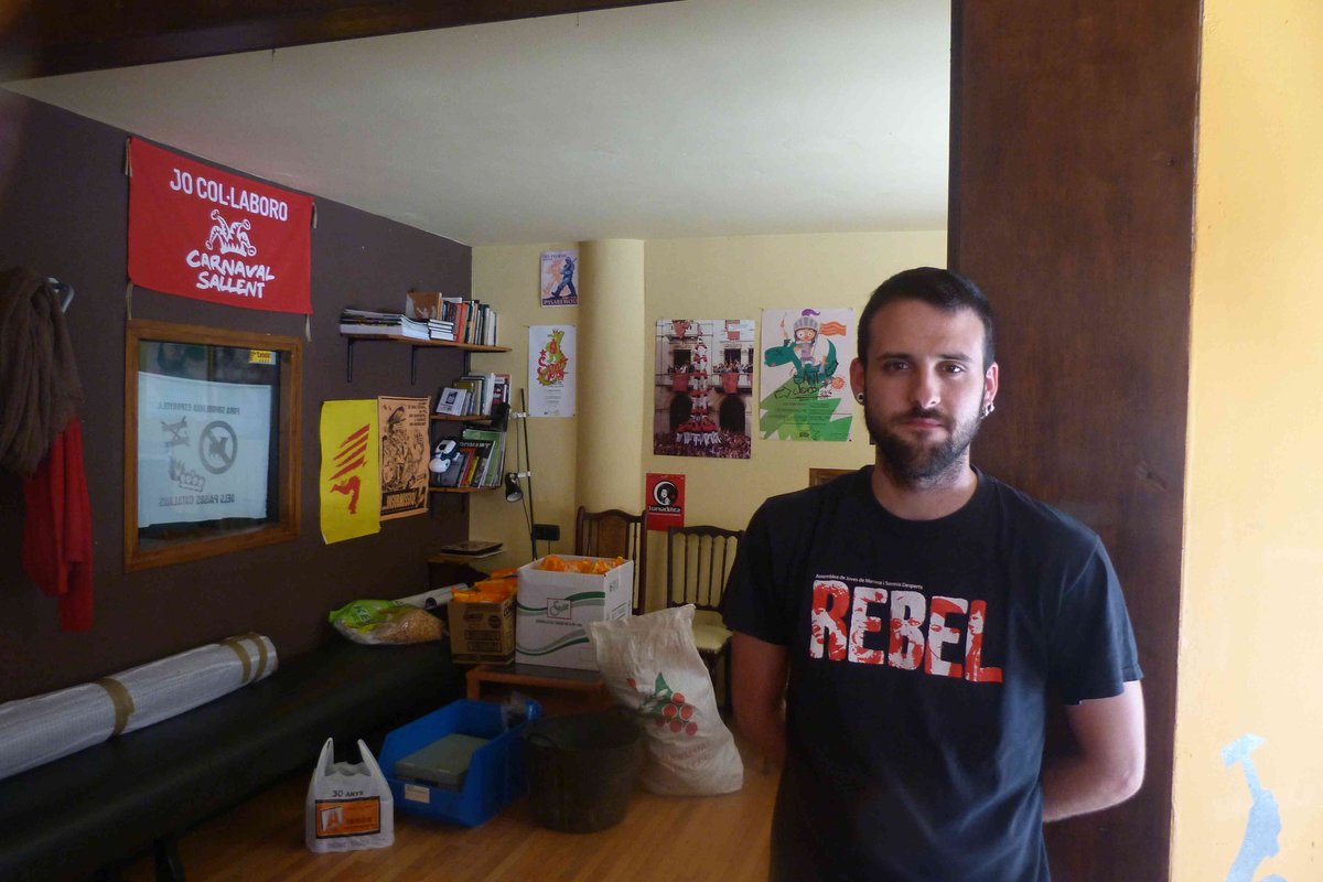 Apunt_'s tweet photo. Pep Muñoz: "Animem a les classes populars a entomar la lluita antirepressiva amb desobediència, fermesa i convicció" https://t.co/wAcm2jXfHW https://t.co/9apPvsdvRQ