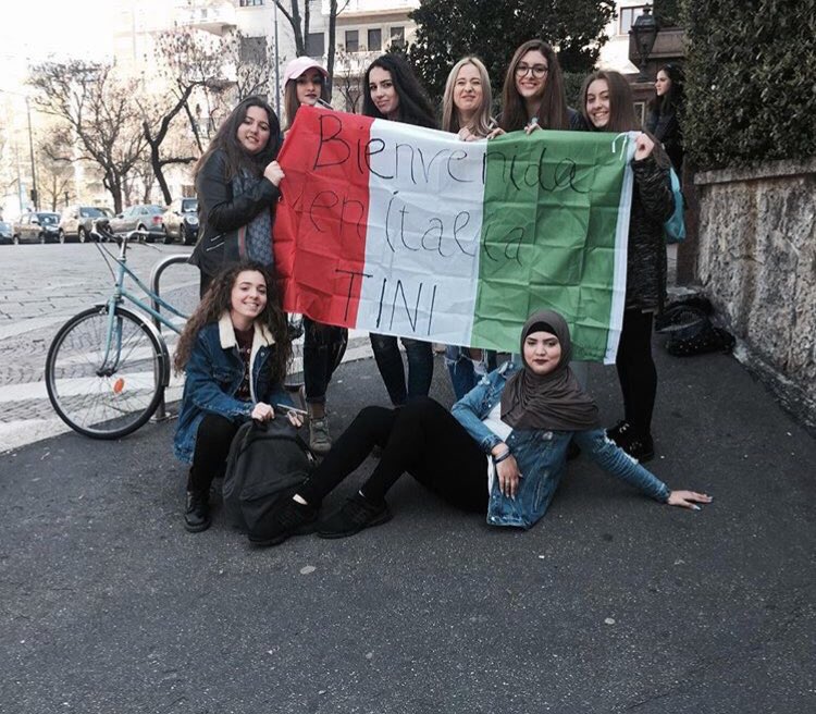 Tinimirealidad's tweet photo. @TiniStoessel Ti manca l'Italia? Ti vogliamo bene❤️ https://t.co/e7SYZyzPKX