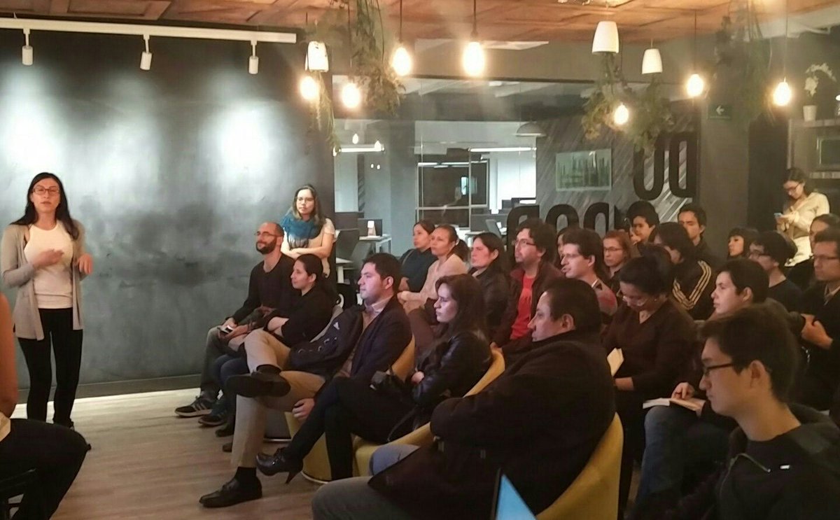 BogotaJS's tweet photo. Ya iniciamos el encuentro de hoy de #ladiesjs 🙋 https://t.co/YhfzfPr9r8