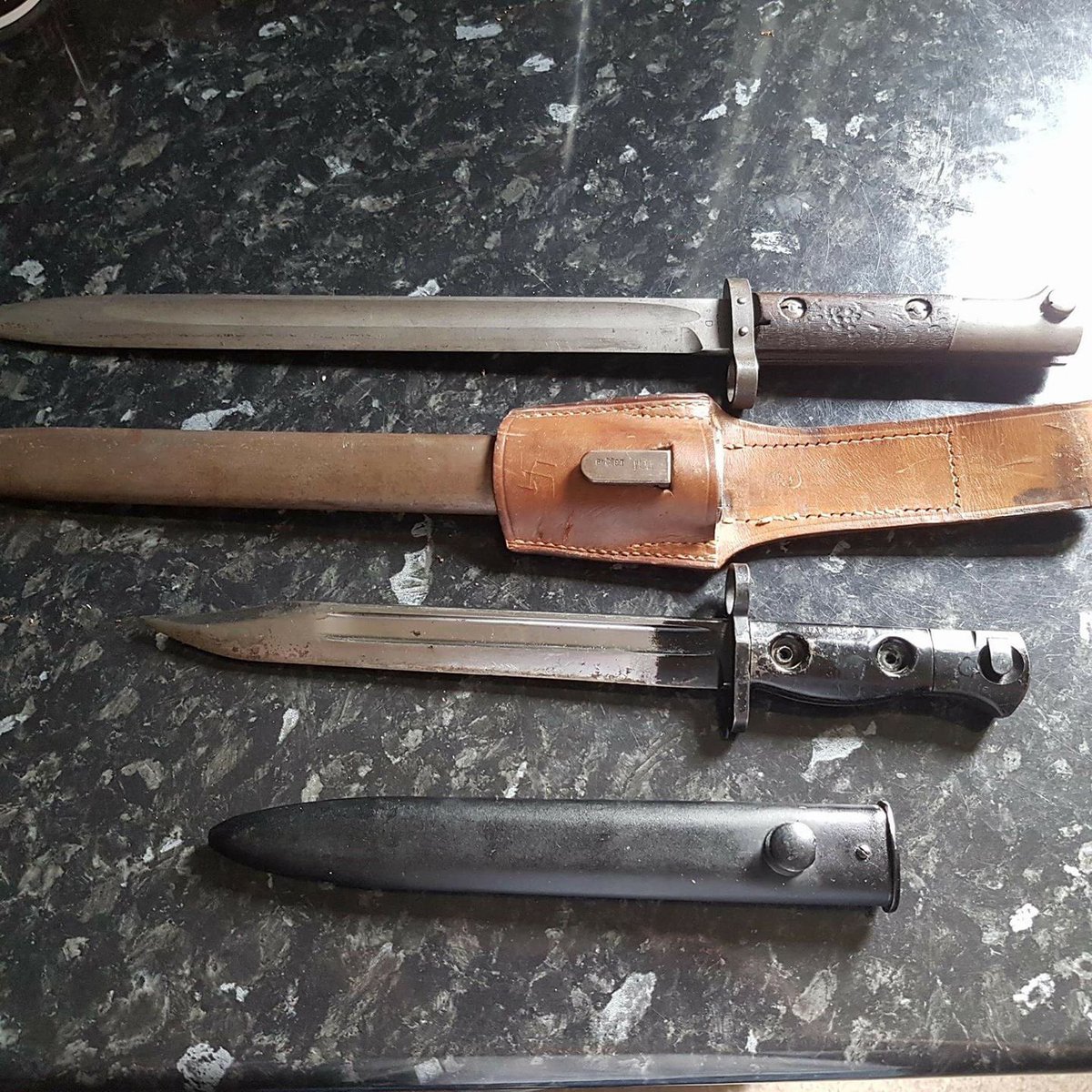 VLHMUK's tweet photo. A big thank you to rod darroch for donating these 2 bayonets the topmost is czech from 1948-50 and was crafted at brno. https://t.co/EyFqcSQHLQ