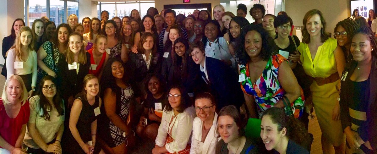 MurielBowser's tweet photo. To all of the young women in @runningstart &amp; all of those young women interested in politics/govt, #ilooklikeapolitician &amp; so do you! https://t.co/FBQGDyhg5j