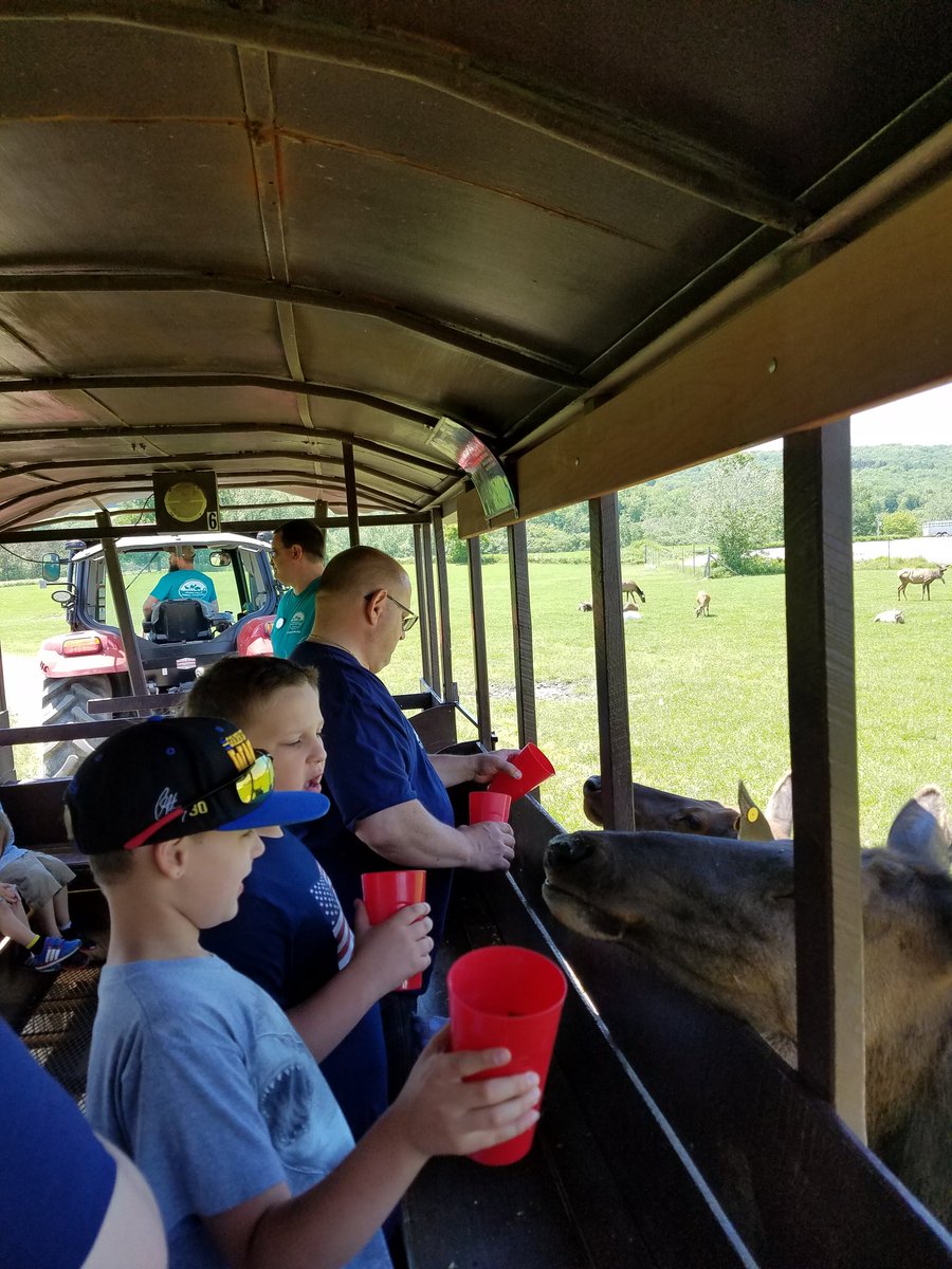VCAssociation's tweet image. Thanks @HVAAdventure for a great Family Field trip day for our Striving For Excellence families! Everyone had fun!