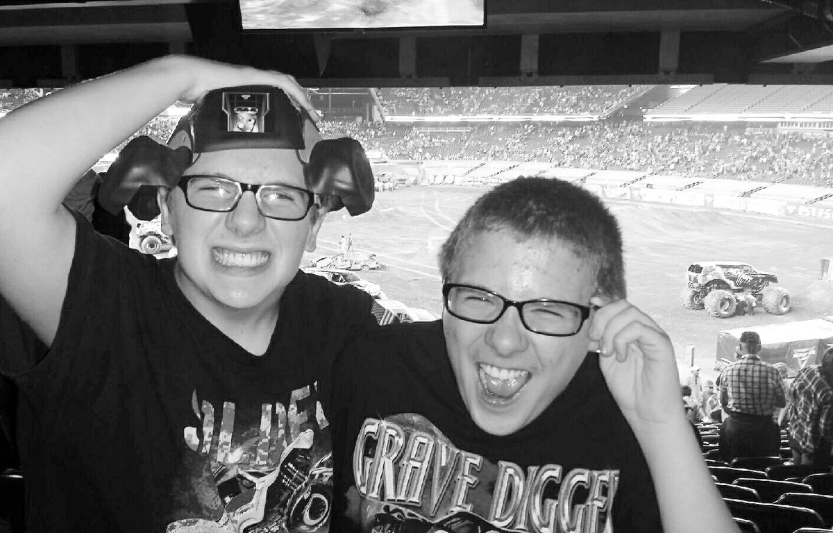 wickedsheeran1's tweet photo. Another year, another fun night @MonsterJam @GilletteStadium! #monsterjam2017 #gillettestadium https://t.co/JAkYpzMXmM