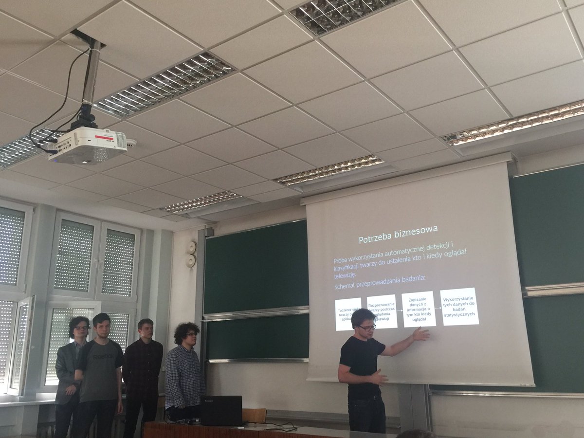 MichalMozdzonek's tweet image. System wykrywania i rozpoznawania osób przez urządzenie mobilne z użyciem metod face recognition #MIMUW #ZPP