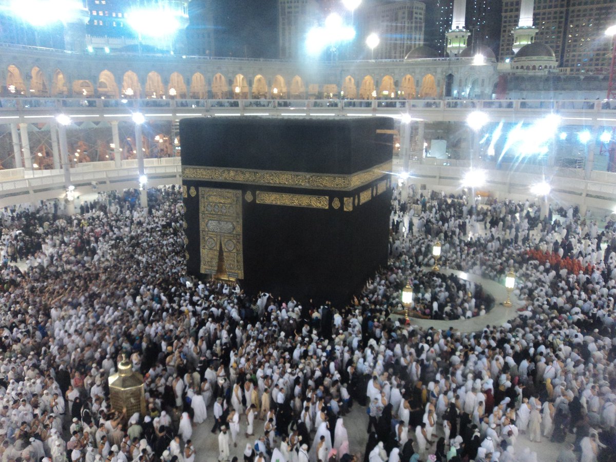 AnamKafeel's tweet photo. Khusha Wo Din Haram e Pak Ki Fizaon Mai Tha😢😢😢 https://t.co/0o8kN1H5Lt
