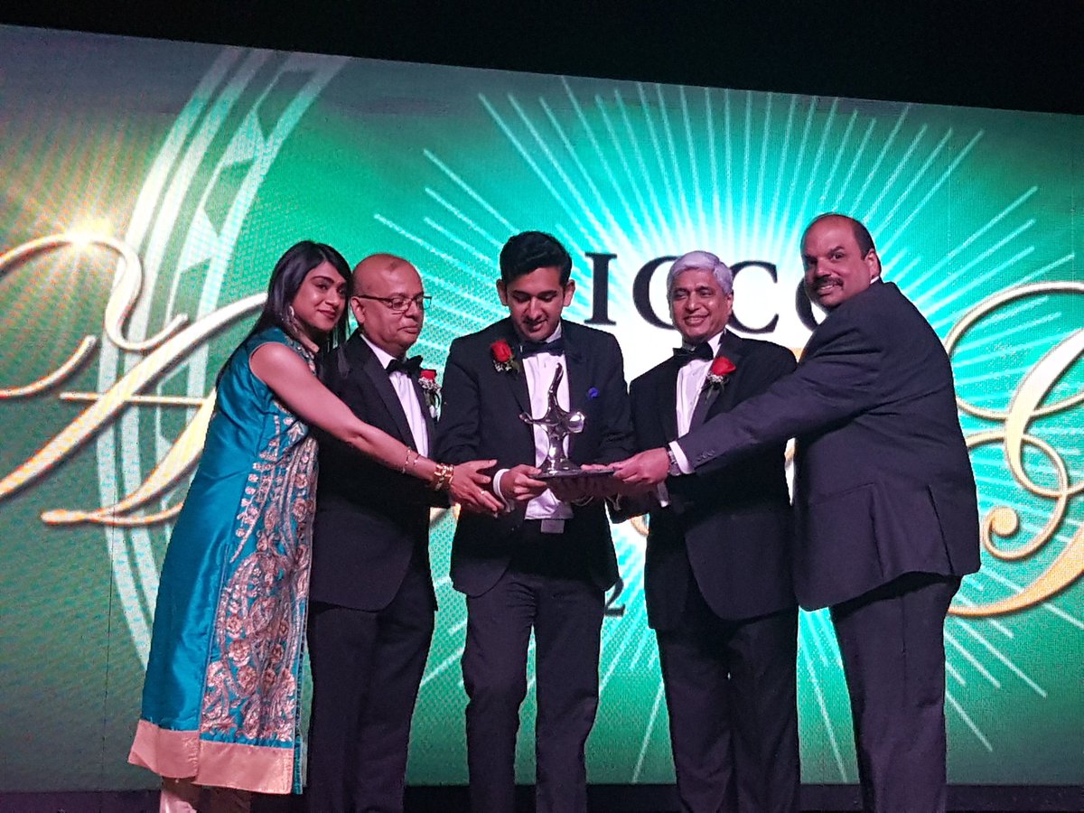 IndoCanadaCC's tweet photo. Award for #YoungLions Achiever - Sameer Sharma #ICCC40 #Canada150 #Thankyou @Silverhotels https://t.co/k7RaAbdLOP
