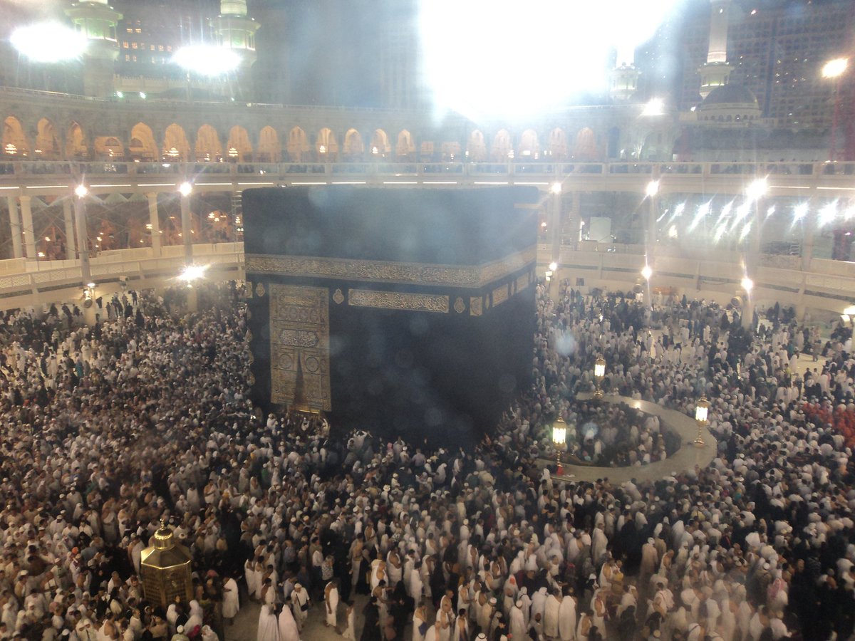 AnamKafeel's tweet photo. Khusha Wo Din Haram e Pak Ki Fizaon Mai Tha😢😢😢 https://t.co/0o8kN1H5Lt