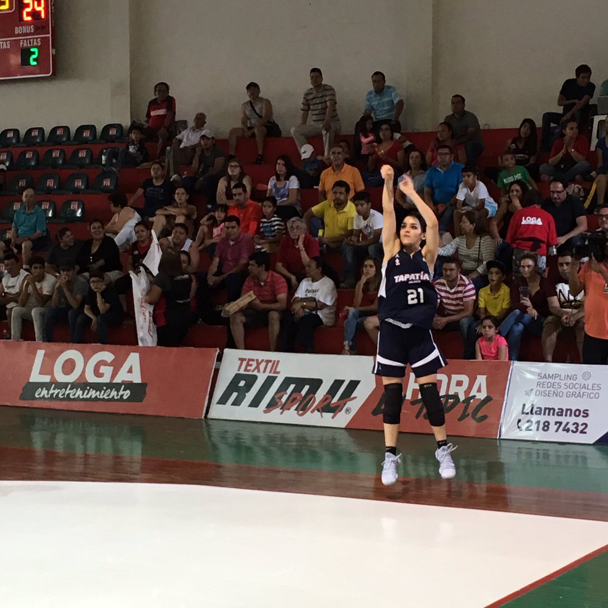 TapatiasJ's tweet photo. Finaliza 3er periodo en el Niños Héroes Tepic @LobasAgs 43-37 #Tapatias 3er #GranFinalFour #SeBuscaCampeon #SomosJalisco #PorLaPrimera ⭐️ https://t.co/ccXXTe64hR