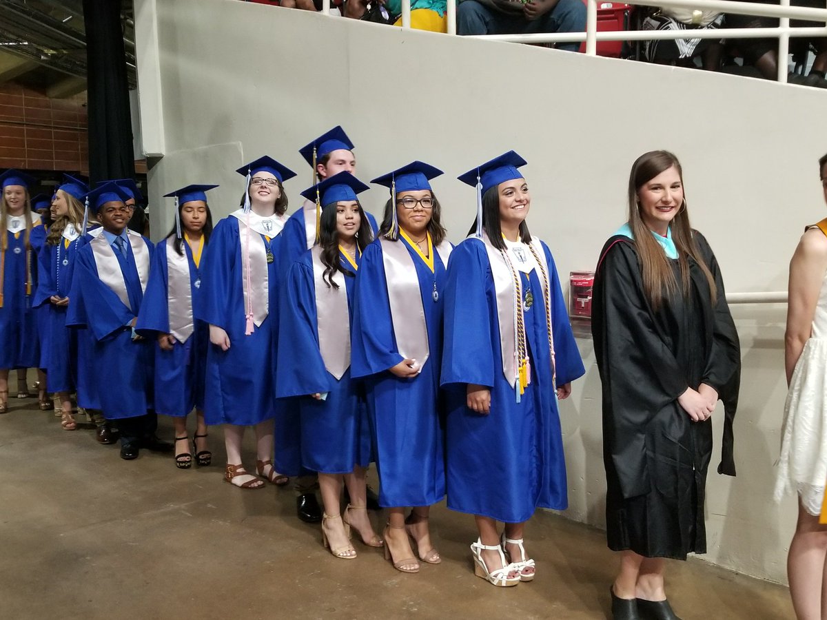 CharMeckSchools's tweet photo. Way to go, #CMSco17 graduates from @EastMeckHS and @HopewellTitans.
Go out and shine!
See even more grad pics here: https://t.co/pHrZKMKFY6. https://t.co/GsaBwcNWju