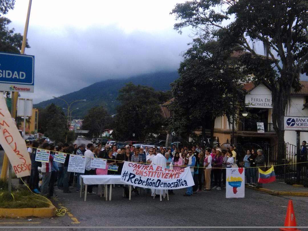 Hoy Misa por los Caídos y la Libertad de Venezuela Mérida Parroquia Milla La Vuelta <a href="/leoperiodista/">Leonardo León</a> <a href="/UJRULA/">U48_ULA</a>