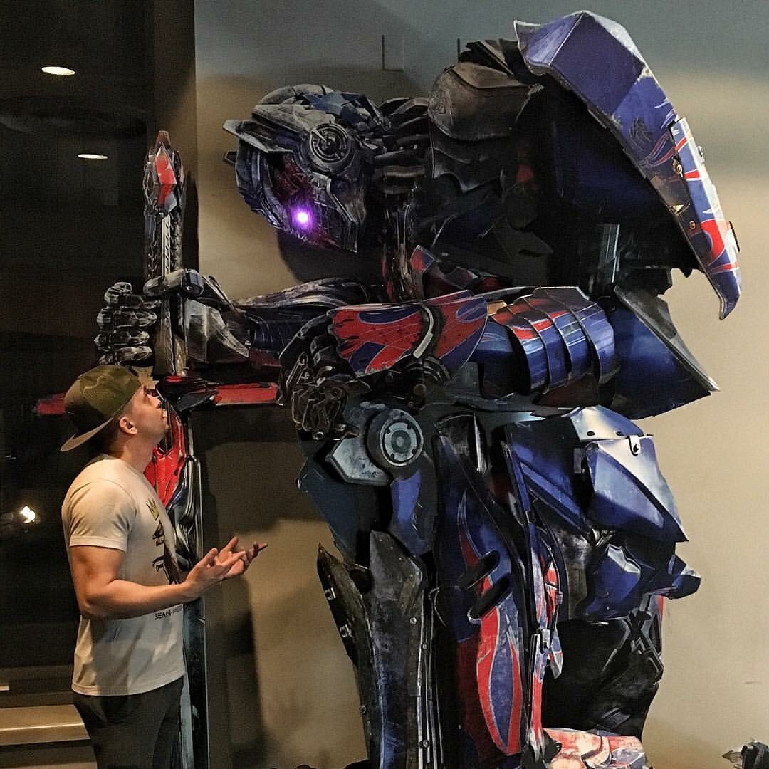 ShaunRoig's tweet photo. Seeing all these promotions for @transformers has got me so hype! #PrimeTime 💪🤖 https://t.co/ozo5wu41fH