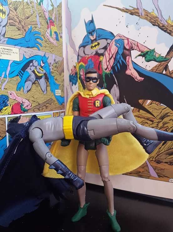 fabianjaraokei's tweet photo. Lo traje del fb del capo de #IgnacioAlcuri me hizo emocionar #AdamWest #Batman https://t.co/X8r0YOa3Eg