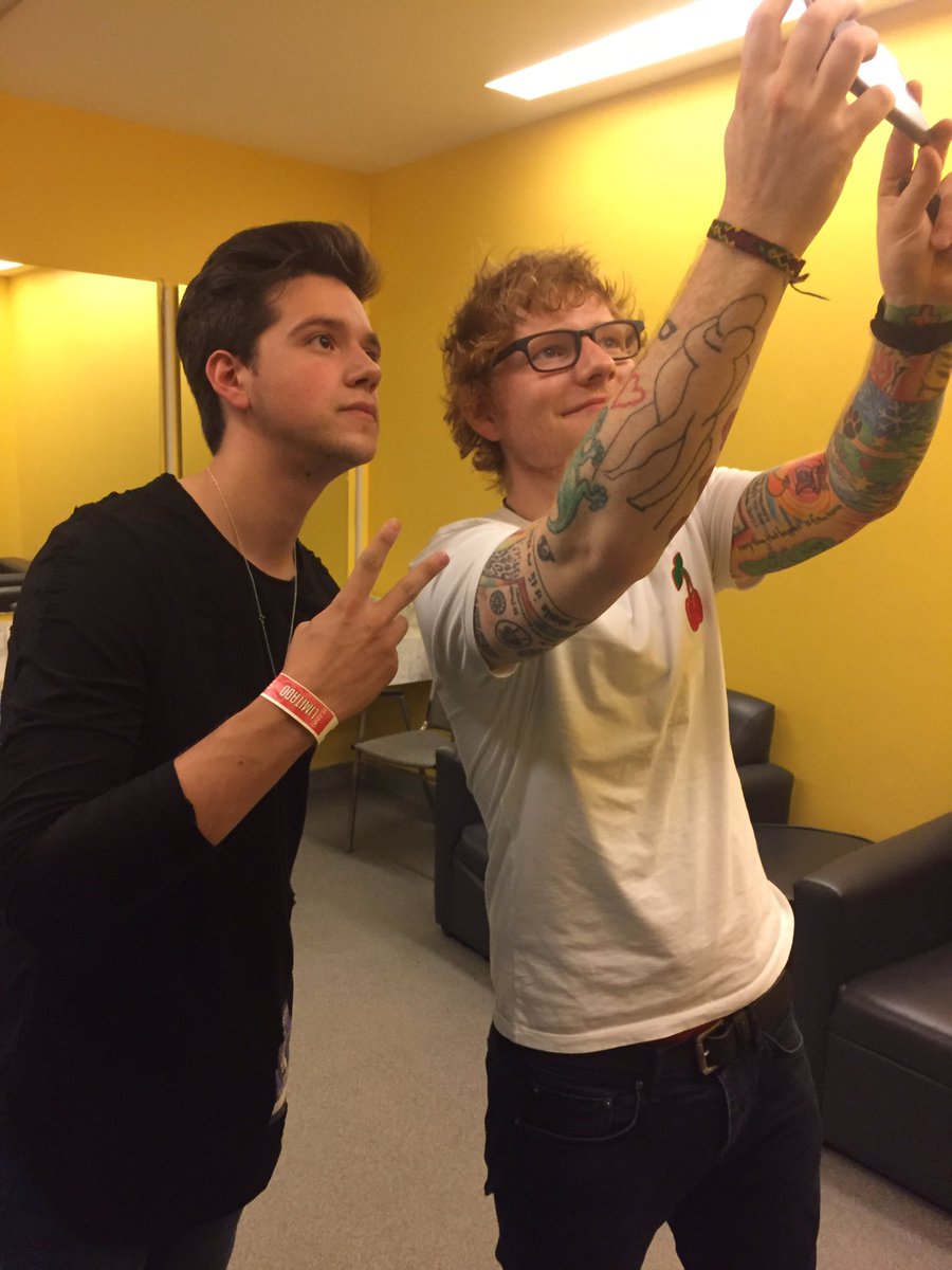 AxelMuniz_Music's tweet photo. Bienvenido a México @edsheeran https://t.co/N2e5Mii5Mt