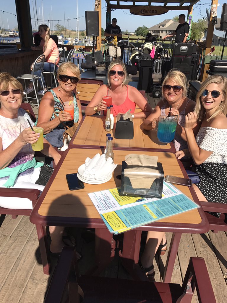 milyhudson's tweet photo. #girlsweekend #icantfeelmyfacewhenimwithyou  #muskegon #puremichigan @taylor_quella https://t.co/ooGGeDE1g4