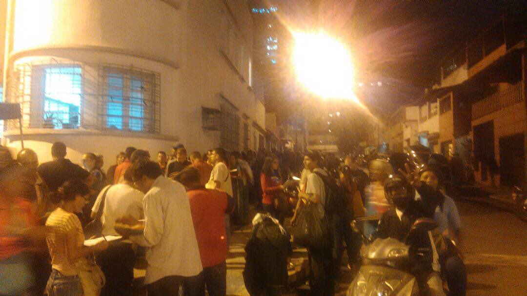 A esta hora Junta Municipal Electoral de Caracas full de candidat@s inscribiéndose a la Asamblea Constituyente #ConstituyenteEnMovimiento