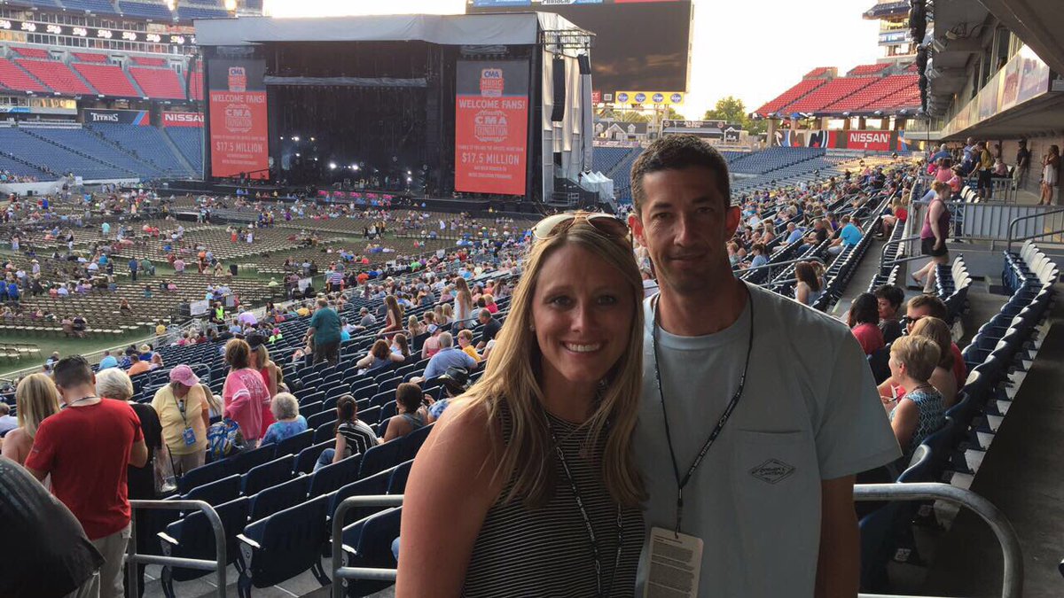 lovebigadopt's tweet photo. Fun weekend in Nashville! #CMAFest https://t.co/AoYvQnYEUI