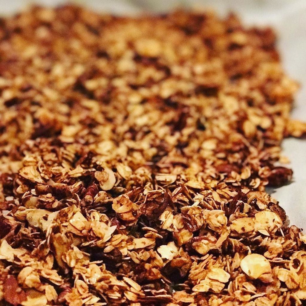 DenRosen's tweet photo. A fresh batch of Smitten Kitchen's Big Cluster Maple Granola just out of the oven. Addicted!  #smittenkitchen #maple #granola #homemadegood… https://t.co/4LDFo9adzl