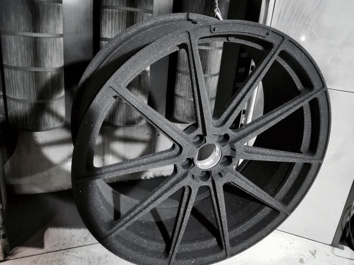loma_wheels's tweet photo. #pulverbeschichtung #konkavefelgen #loma #lomafelgen #schmiederäder #concavewheels #konkav #concavity #flowformed #wheels #felgen https://t.co/naOxKTpOKD