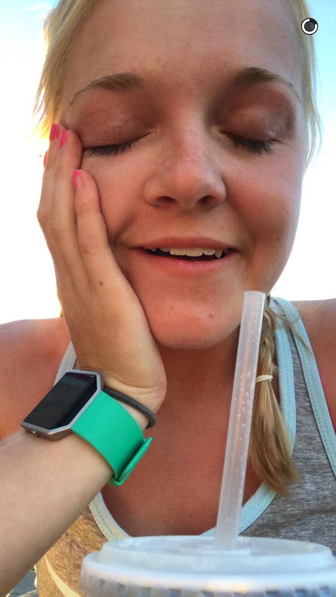 WhyEmilyCries's tweet image. Because she and @Hunter15B got fried