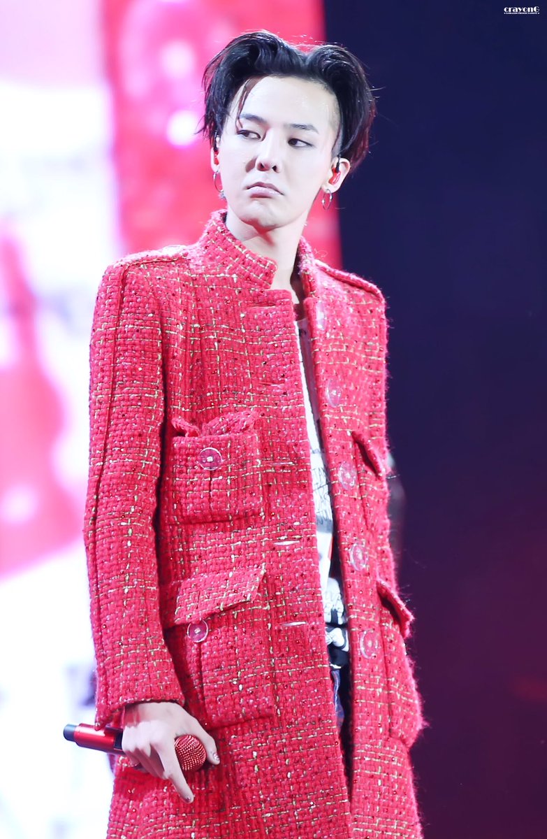 crayonG_cn's tweet photo. #GDRAGON 2017.06.10 ACT III M.O.T.T.E in Seoul ❤️멋있어😍👄#crayonG @IBGDRGN https://t.co/C5yjtx8pd4
