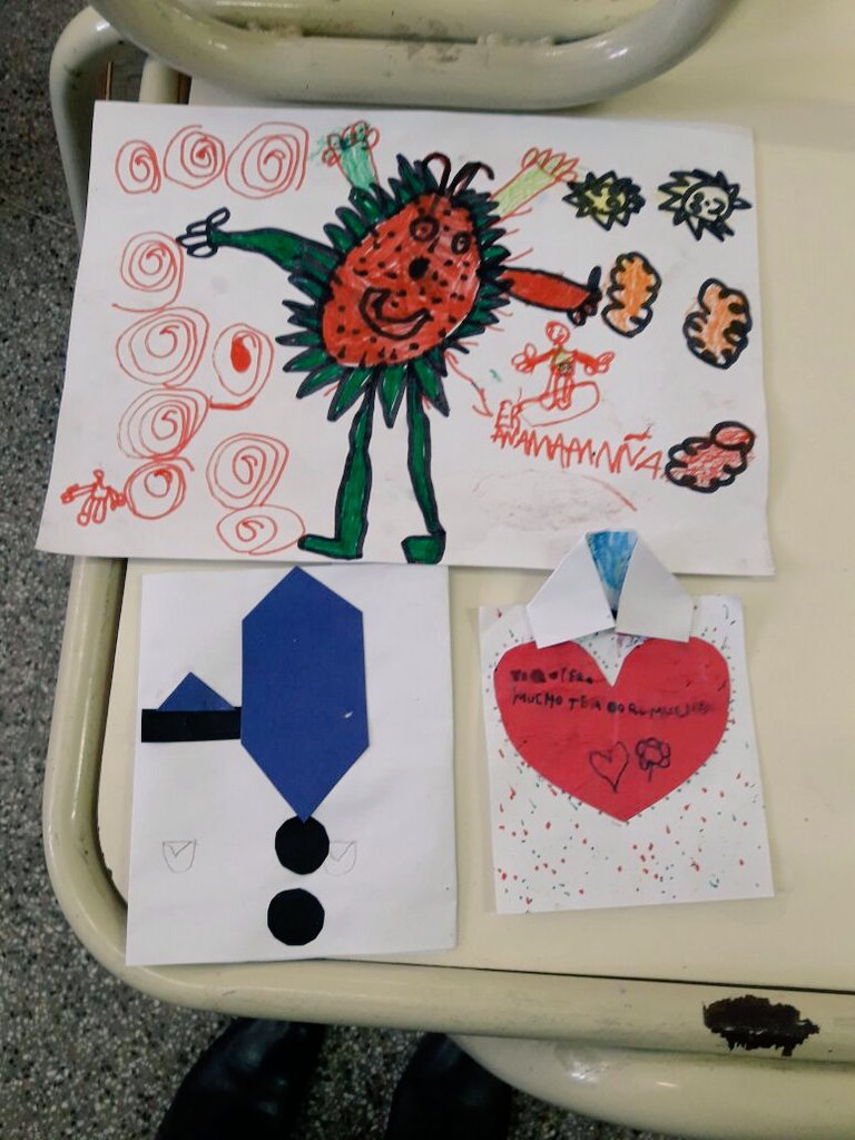 cai3salta's tweet photo. #ParaRegalar
En el #TallerDeArtística hacemos nuestras propias tarjetas para el #DíaDelPadre ♥ https://t.co/DJhGLnZulr