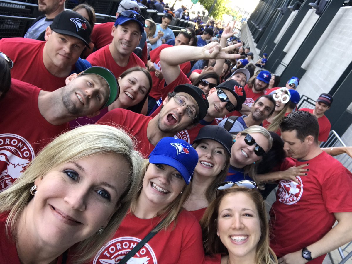 jenniferwarawa's tweet photo. In #Seattle from #Atlanta to cheer on the @BlueJays and celebrate a milestone birthday for my sister! #BlueJays #LetsRise #StillCanadian https://t.co/ZFnUEgDE7C
