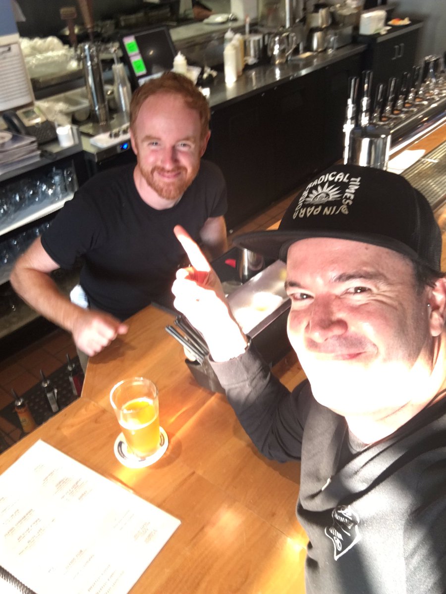 Rob2563's tweet photo. Good to see my buddy Justin again (oh and also the beers obviously) #JetLagRemedy #GetDrunk #EatBuffaloWings  #LA @33Taps https://t.co/UKWWV0OTXD
