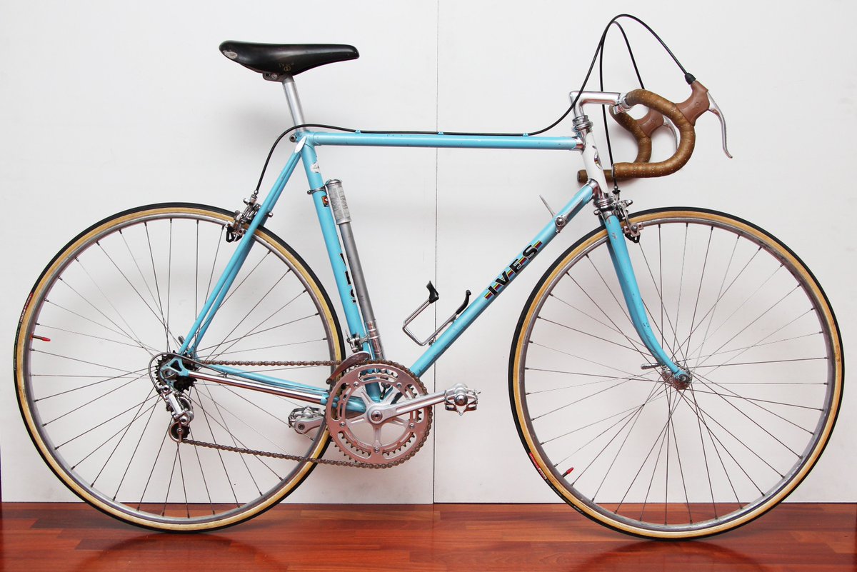 chiassa68's tweet photo. Ives racing bike by Garlatti, Parma, 1977. Campagnolo Nuovo Record groupset, Dia Compe brakes #vintagesteel #vintagebikes https://t.co/rBwAAGCLkM