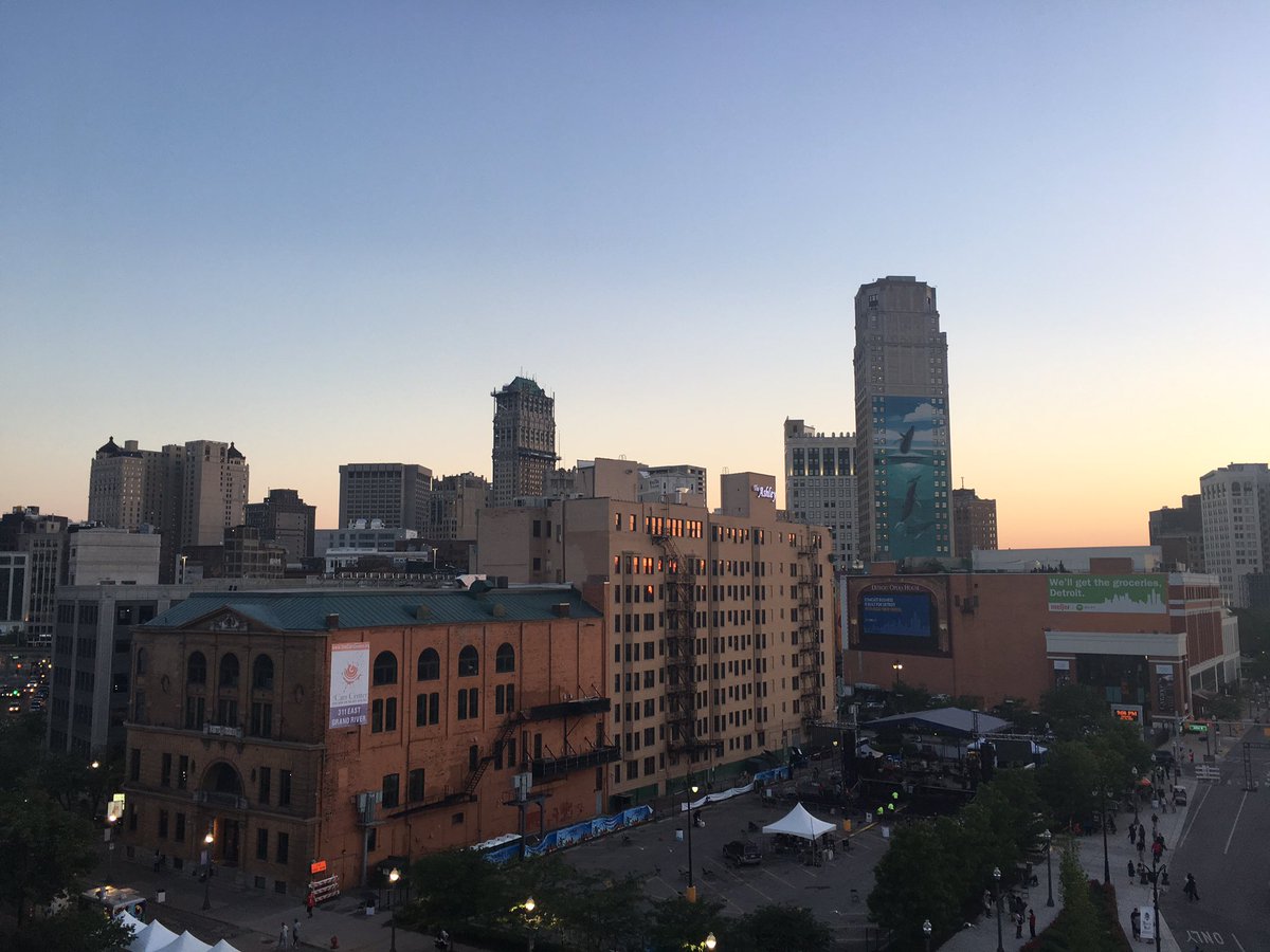 LaCasaDetroit's tweet photo. We love you #Detroit #LaCasaDetroit #CigarLoungeOnRandolph #SaturdayInDetroit #CityView #DetroitSunset #D # https://t.co/yOaZGp6E0T