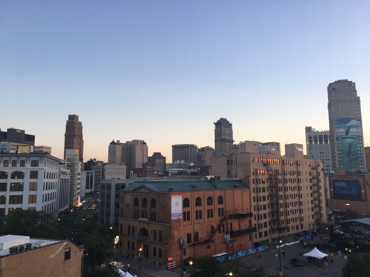 LaCasaDetroit's tweet photo. We love you #Detroit #LaCasaDetroit #CigarLoungeOnRandolph #SaturdayInDetroit #CityView #DetroitSunset #D # https://t.co/yOaZGp6E0T