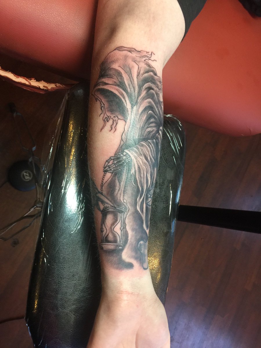 NobodyLikesYo74's tweet photo. adding to the death sleeve #deathtattoo #deathsleevetattoo #intenzeink #hawkpen #crowtattoostudio https://t.co/lupw79P7cb