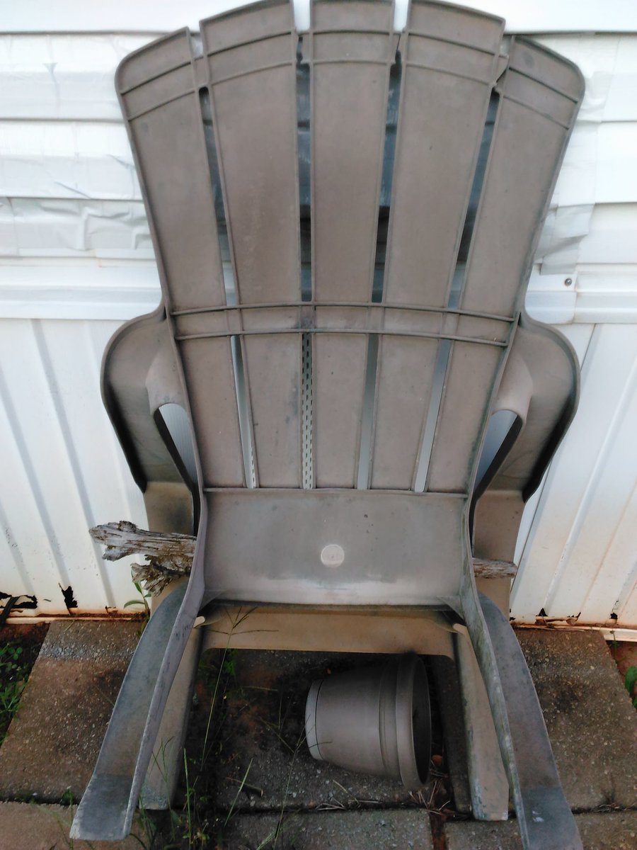 Miss5Hearts's tweet photo. #iRejuvenate #REJSpringCleaning #HomeDepot #Outrageous #Tryazon OMG I didn't even know this chair was green!!  I LOVE this product!!!!! https://t.co/6CGNupvK8p
