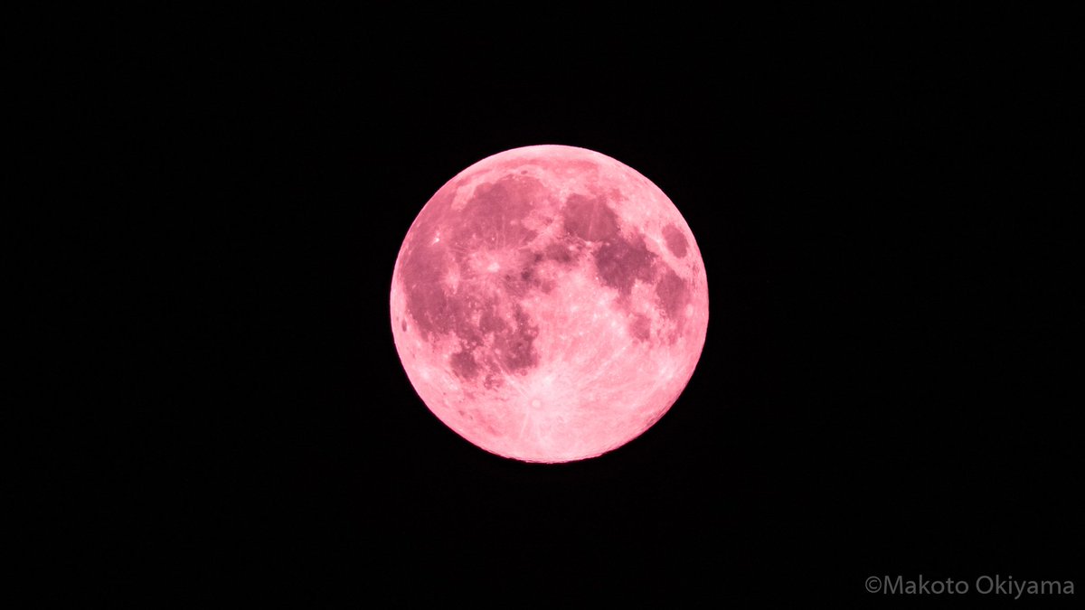 Makoto Okiyama 17 06 09 満月 38k 三宅島 月 Moon 満月 ストロベリームーン 日付が変わる少し前に外を覗くと スッキリとした綺麗な満月が見えていました 赤みがかるわけも無く 笑 ピンクバージョン 昨年最大のスーパームーン翌日の月 11 15 との